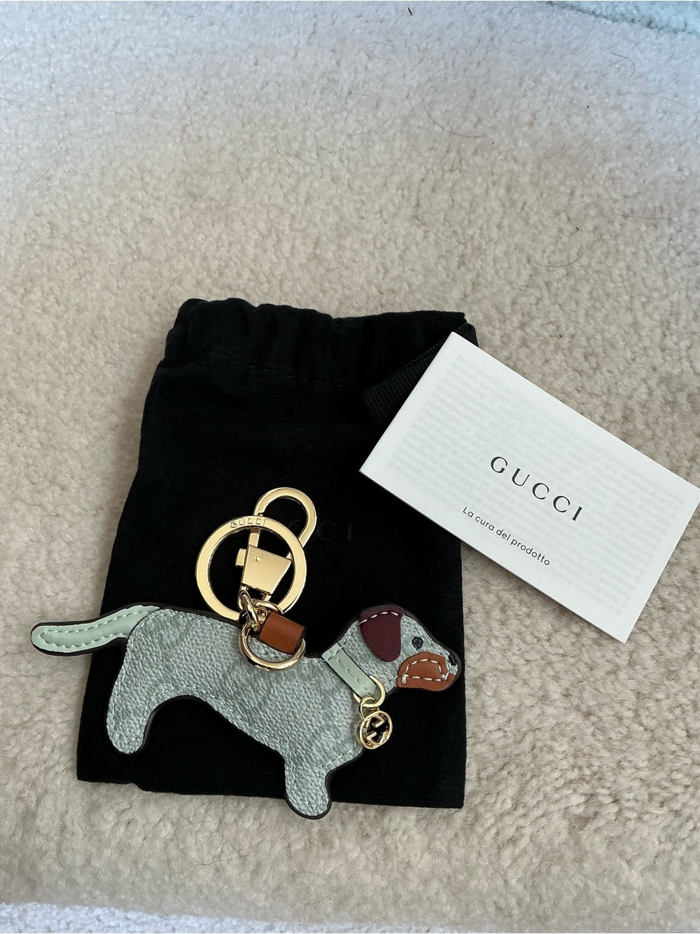ADORABLE GUCCI SAGE GREEN LOGO DOG KEYCHAIN KEYRING FOB